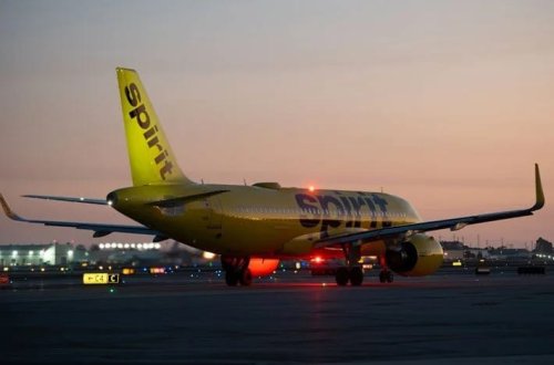 Sərnişin təyyarəsi qasırğadan keçdi