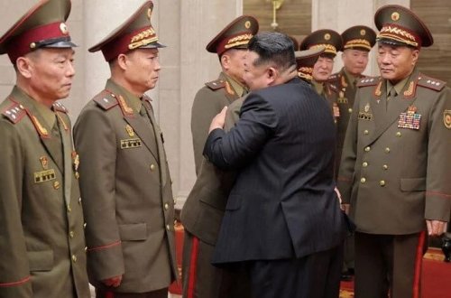 Kim Çen In Rusiyada döyüşən əsgərlərlə görüşüb: Ordumuz lazım olanı edir