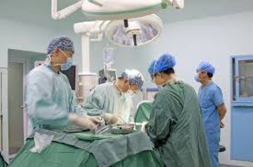 Çinli qızın başından 15 santimetrlik bıçaq çıxarıldı