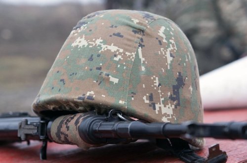 Ermənistanda hərbçi güllələnib