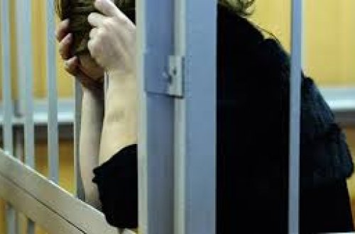 Nənəsinin evində əxlaqsızlıq yuvası təşkil edən qadınla bağlı QƏRAR