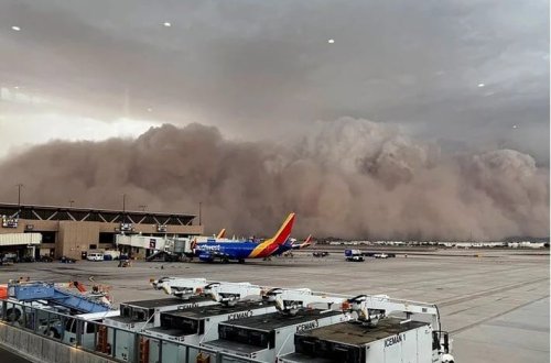 ABŞ-da toz fırtınası: Uçuşlar dayandırıldı, şəhər qaranlığa qərq oldu 