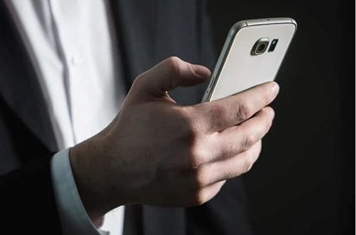 Yaponiya smartfon istifadəsini gündə iki saatla məhdudlaşdırmağı tövsiyə edir