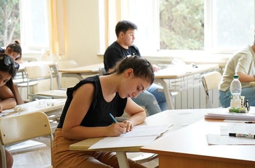 Kolleclərin boş qalan yerlərinə qəbul elan edildi