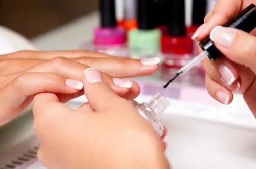 Dırnaq gelləri qadınlarda sonsuzluğa səbəb olur - İDDİA