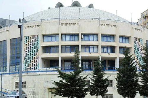 Aktyor fəhlə kimi işlədilib: Bakı Dövlət Sirkində nə baş verir? (VİDEO)