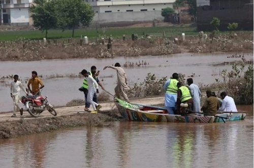 Pakistanda daşqınlar yarım milyon insanı didərgin salıb