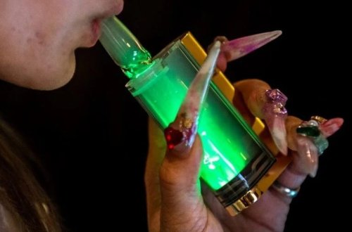 Elektron siqaretlərin 13%-nin tərkibində sintetik dərmanlar var