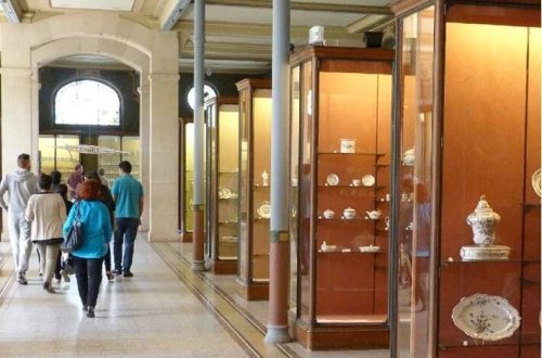 Fransada bir muzeydən 9,5 milyon avro dəyərində əşyalar oğurlanıb