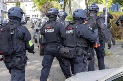 Almaniyada bıçaqlı hücum: Müəllim ağır yaralanıb