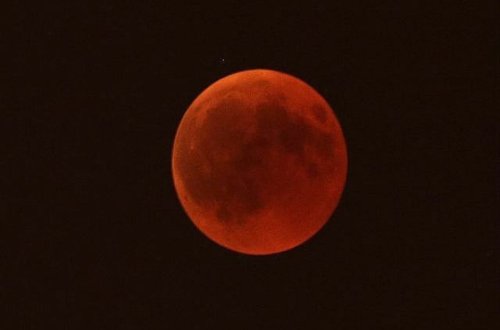 Bu axşam tam Ay tutulması baş verəcək, “Qanlı Ay” görünəcək