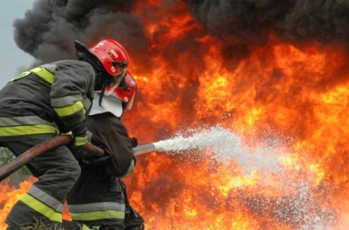 Biləsuvarda yanğın - 2 nəfər xəsarət aldı