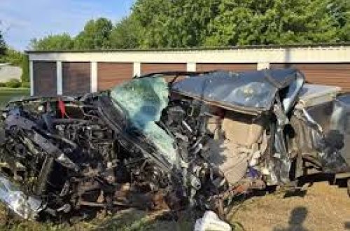 ABŞ-də gənc qız avtomobil qəzasında smartfon sayəsində sağ qaldı