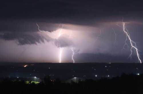 Sabah yağış yağacaq, şimşək çaxacaq, dolu düşəcək