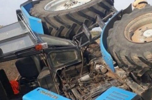 Laçında traktor dərəyə aşıb, ölən var