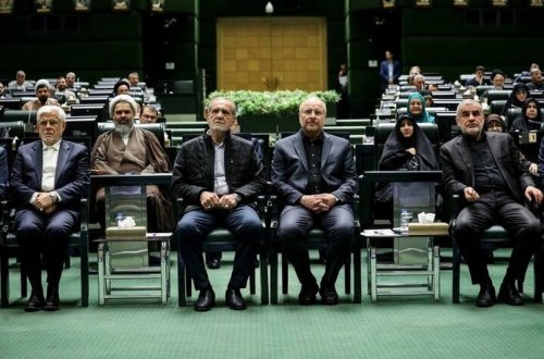 İran parlamenti qapalı toplantı keçirir