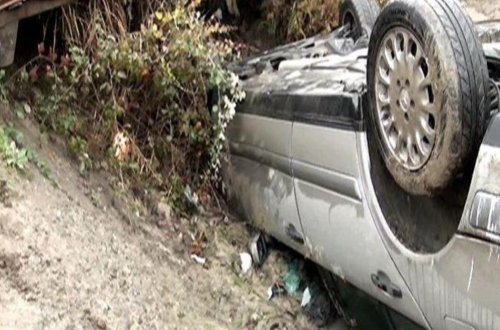 Culfada avtomobil dərəyə aşdı - Xəsarət alan var