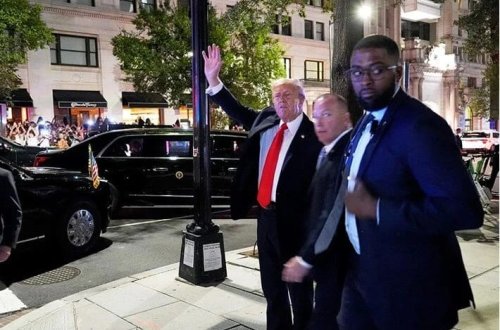 Trampa restoranda etiraz edilib