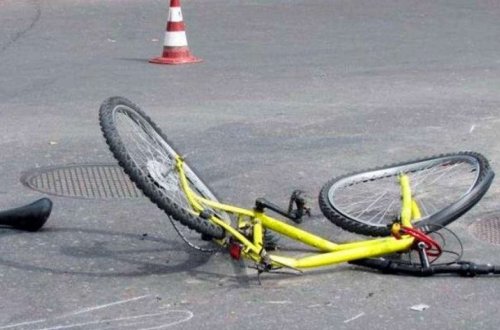 Azərbaycanda velosipedin əyləc tutacağı 8 yaşlı qızın gözünə girdi - Xəstəxanada öldü