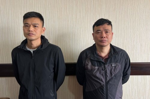 Təyyarədə sərnişinlərin əl “baqaj”larından oğurluq edənlər saxlanıldı