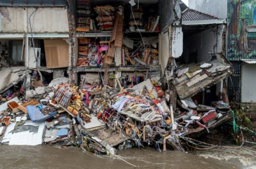 İndoneziyada sel və torpaq sürüşmələri can aldı