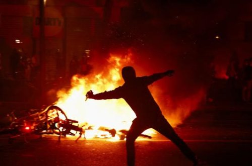 Fransada Makron əleyhinə nümayişlər zamanı 675 nəfər saxlanılıb