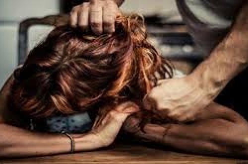 Arvadına işgəncə verən şəxs məhkəmə zalında həbs edildi