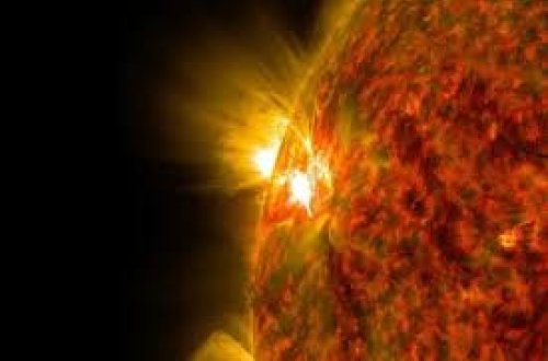 Günəşdə yeni dəlik yarandı: Maqnit qasırğalarının müddəti uzana bilər