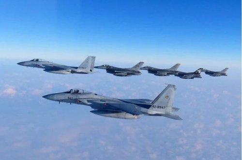 Yaponiyanın qırıcı təyyarələri ilk dəfə Avropaya gedir