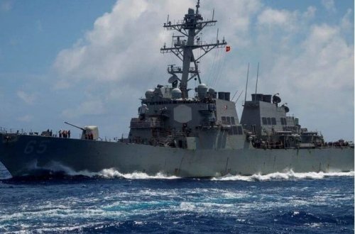 ABŞ esminesi balıqçı gəmisinə hücum edib