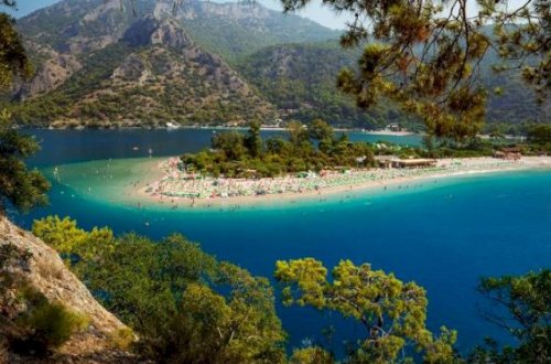 Aralıq dənizinin sirli guşəsi  Fəthiyə