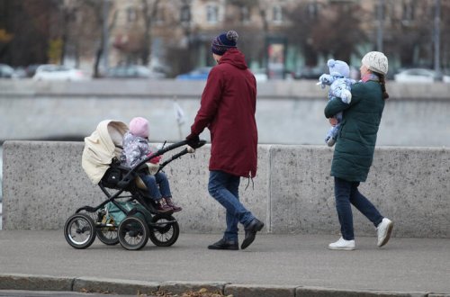 Rusiyada həyat yoldaşlarına kömək etmək üçün kişilərə məzuniyyət veriləcək