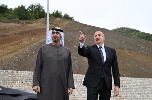 Azərbaycan və BƏƏ prezidentləri Şuşanın Daşaltı kəndinin fonunda şəkil çəkdiriblər - FOTOLAR