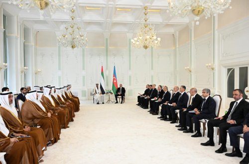 İlham Əliyevin və Şeyx Məhəmməd bin Zayed Al Nəhyanın geniş tərkibdə görüşü olub - FOTO