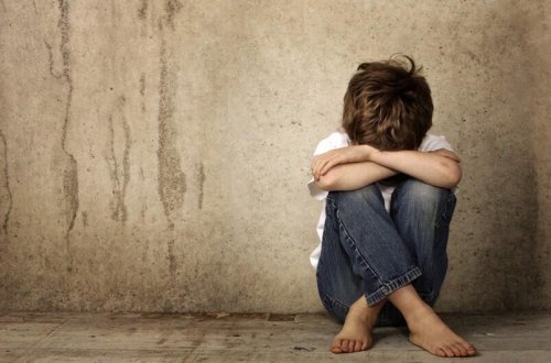 Arvadının başını 10 yaşlı oğlunun gözləri qarşısında kəsdi - TƏFƏRRÜAT