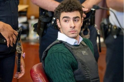 Luigi Mangioneyə qarşı terror ittihamları götürülüb