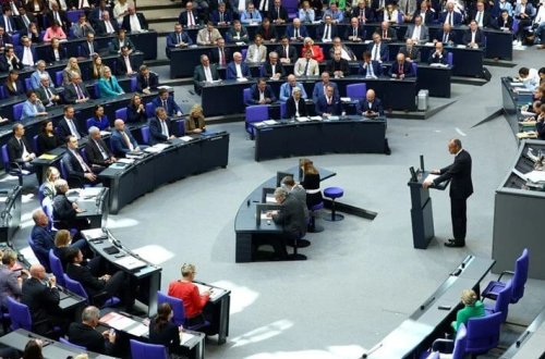 Almaniya parlamentində giriş kartı qalmaqalı