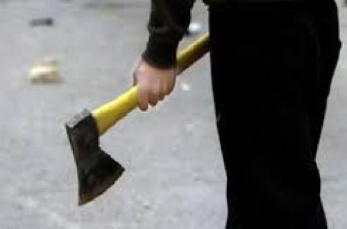 Göygöldə dava: Qayınata gəlinini balta ilə vurdu