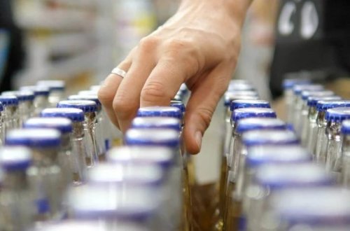 Varşavada gecələr spirtli içkilərin satışı qadağan edildi