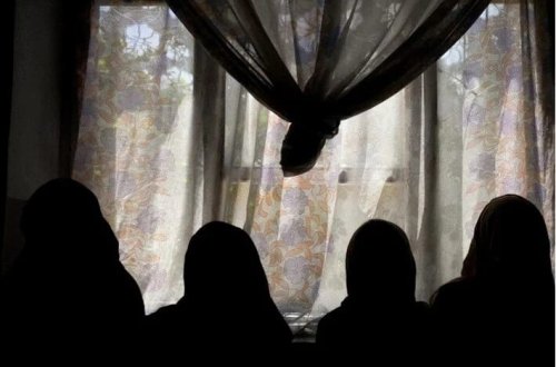 Taliban qadınların kitablarını qadağan edir