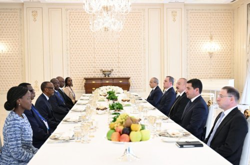 İlham Əliyevin Ruanda Prezidenti ilə nahar əsnasında geniş tərkibdə görüşü olub