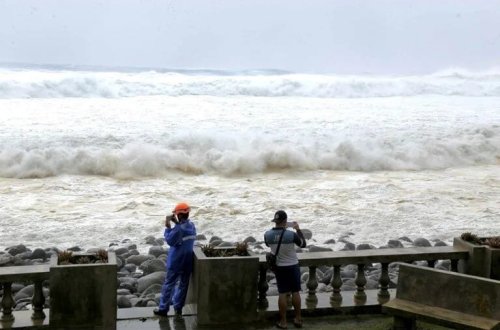 Çin 400 min insanı təxliyə edir