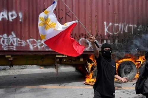 Filippində korrupsiya qalmaqalı ilə bağlı etirazlar: Toqquşmalar başlayıb