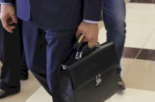 Azərbaycanda nazir mədəkiçiltmə əməliyyatı keçirib? - FOTO