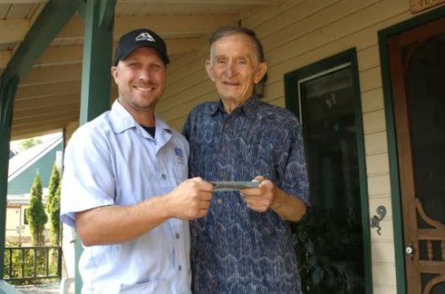 1953-cü ildə göndərilən açıqca 72 ildən sonra sahibinə çatdı