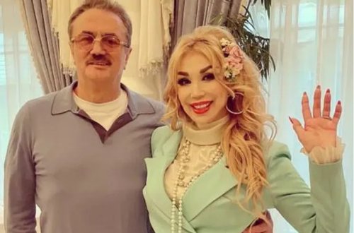 61 yaşlı müğənni 25 il sonra qızının atasına ərə getdi - FOTO