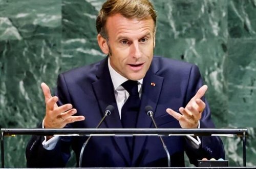 Polis səhvən Makronun avtomobilini Trampın korteji üçün saxlayıb