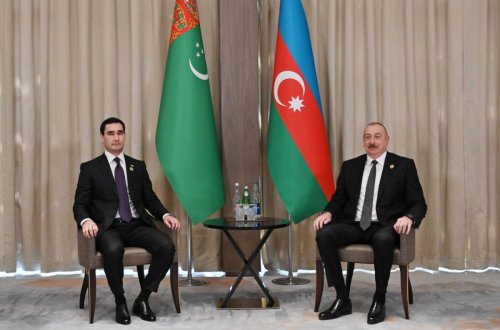 Dövlət başçısı Türkmənistanın Prezidentini təbrik etdi