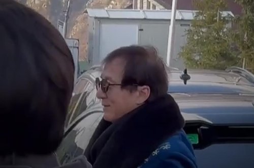 Ceki Çan Qazaxıstanda çapan geyindi - VİDEO