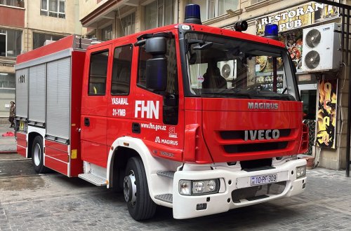 Abşeronda anbarda güclü yanğın başlayıb